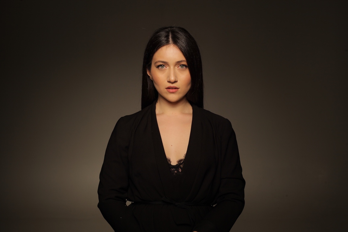 Армянская певица заключила контракт с одним из самых влиятельных мировых агентств
