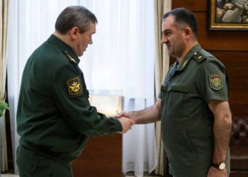 Начальники ГШ ВСРА и РФ обсудили ход модернизации и реформ Вооруженных сил Армении