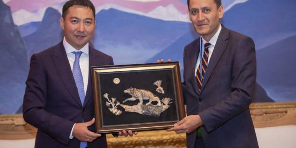 Делегацию, возглавляемую заместителем министра ОНКС Армении, принял министр культуры Кыргызстана Азамат Жаманкулов