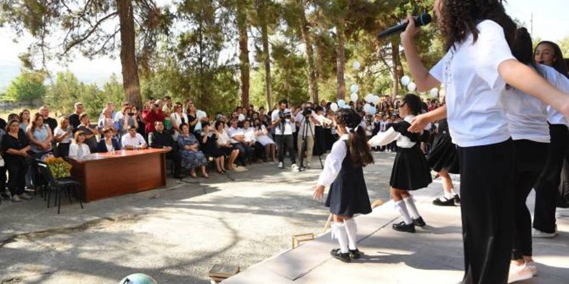 Президент Арцаха присутствовал на празднике Первого звонка в армяно-итальянском образовательном комплексе Степанакерта