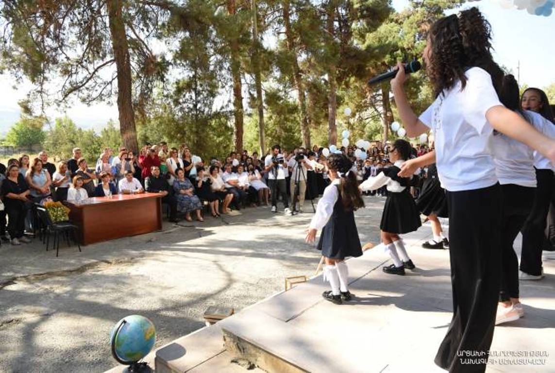Президент Арцаха присутствовал на празднике Первого звонка в армяно-итальянском образовательном комплексе Степанакерта