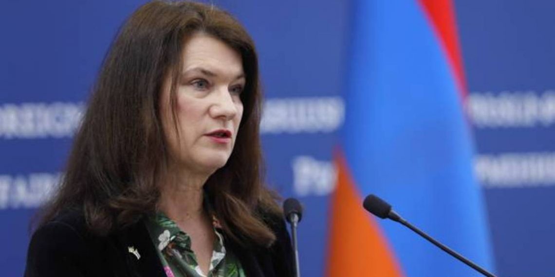 Анн Линде приветствовала трехстороннюю встречу в Брюсселе