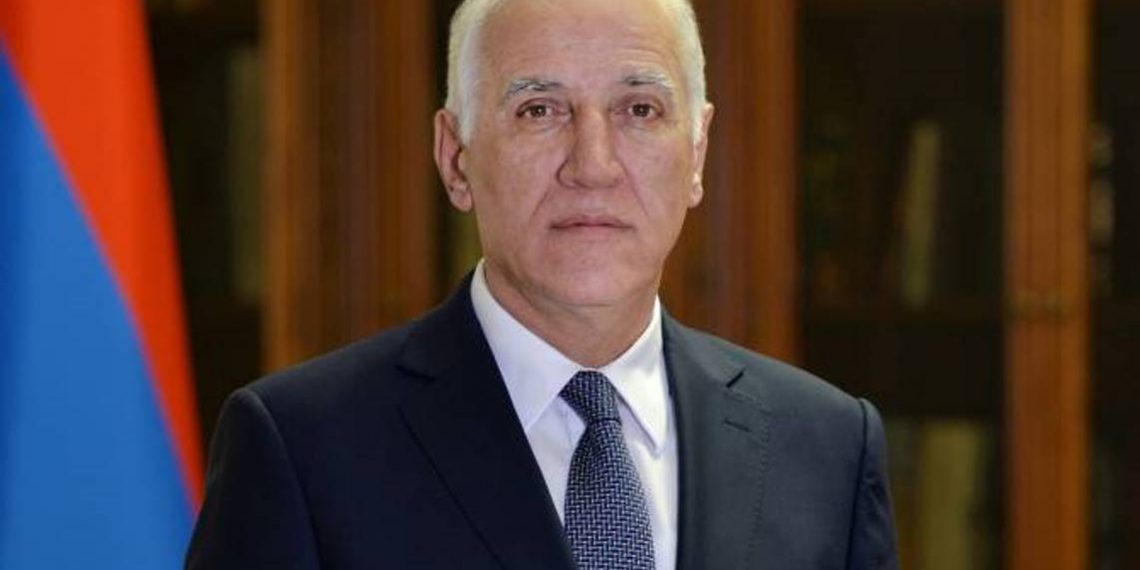 Наш народ сегодня стоит перед новыми вызовами, которые мы сможем преодолеть совместными усилиями: президент Армении