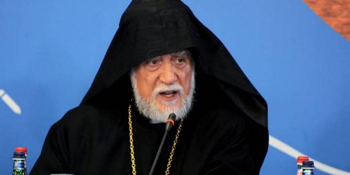 Католикос Арам I поздравил президента Арцаха с Днем провозглашения Республики Арцах