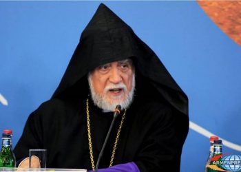 Католикос Арам I поздравил президента Арцаха с Днем провозглашения Республики Арцах