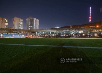 Футбол: лидер неизменен