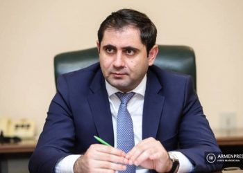 Министр обороны Армении выехал в США