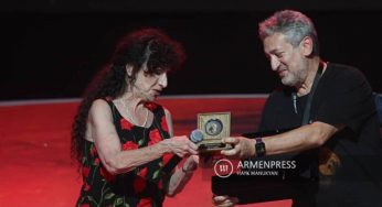 Американская поэтесса Диана Акерман получила медаль имени Стивена Хокинга