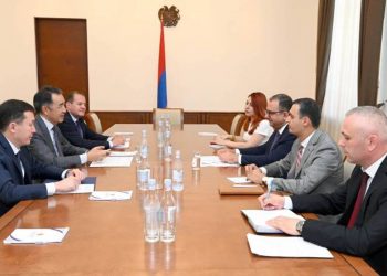 Министр финансов Армении принял члена Коллегии ЕЭК по экономике и финансовой политике 