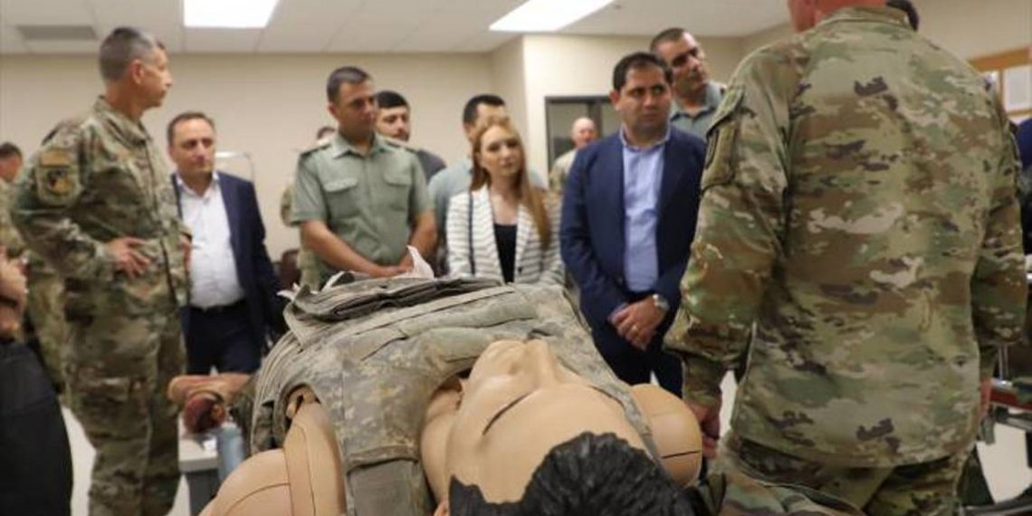 Министр обороны Армении посетил учебный центр в городе Салина штата Канзас