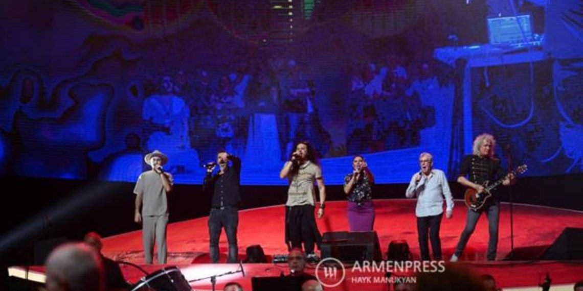 Шоу Queen продолжилось на сцене STARMUS: музыкальный праздник в Ереване с участием Брайана Мэя