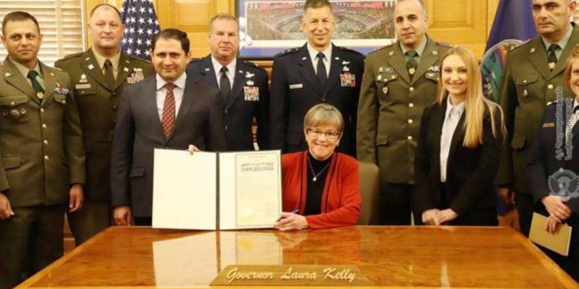 Сурен Папикян пригласил губернатора штата Канзас в Армению