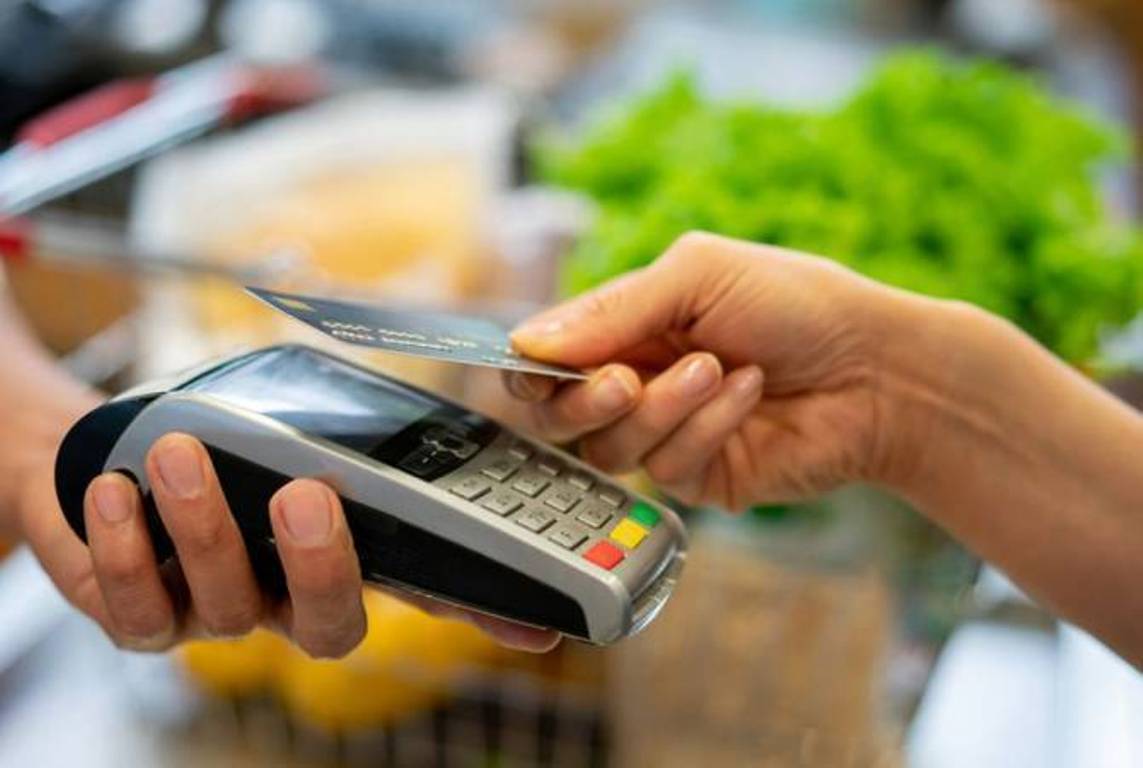 К программе возврата 10% при безналичных операциях по пенсионной карте и карте пособия присоединился и АКБА Банк