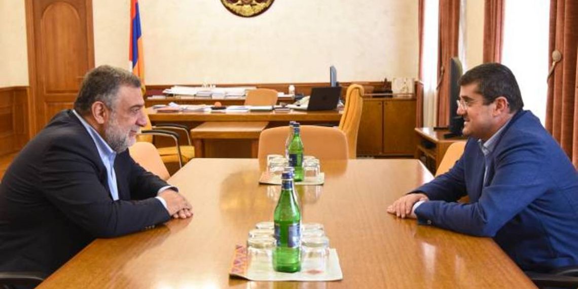 Араик Арутюнян приветствует решение Рубена Варданяна переехать в Арцах