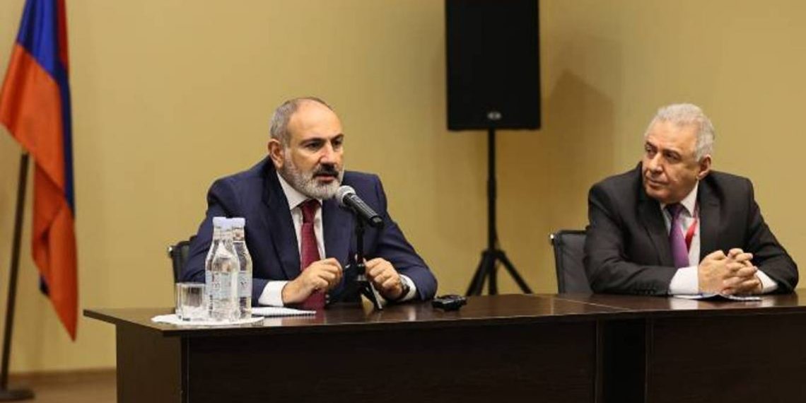 Никол Пашинян встретился с представителями армянской общины Владивостока