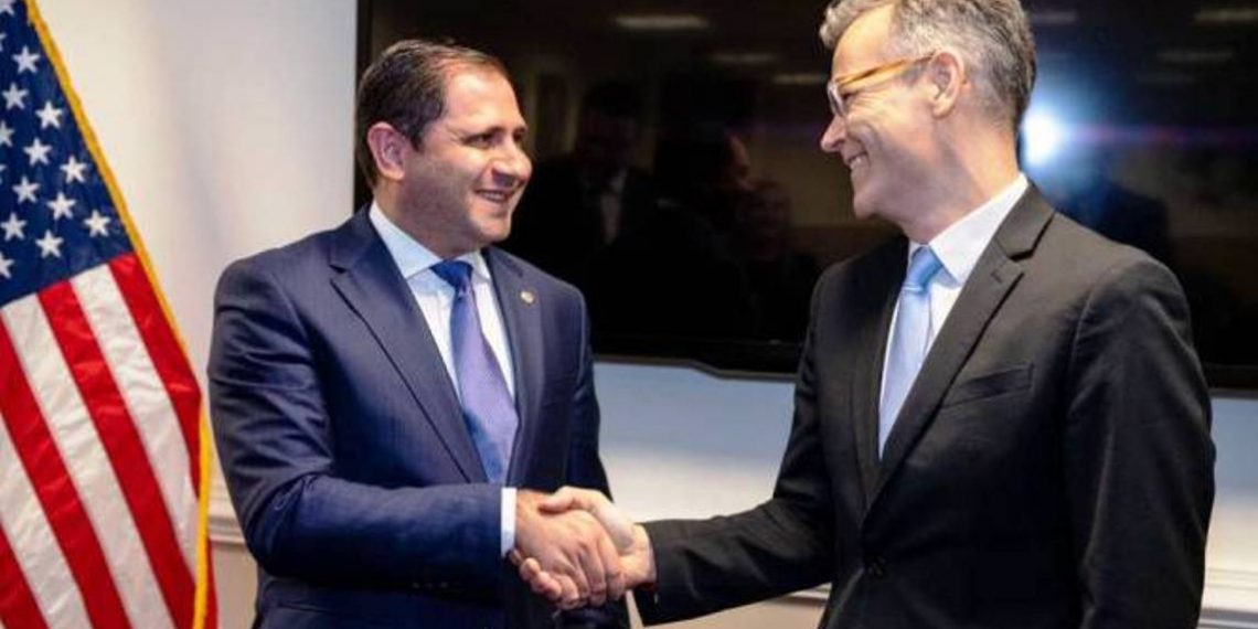 Министр обороны Армении и замминистра обороны США достигли договоренностей о миротворческой миссии и военном образовании