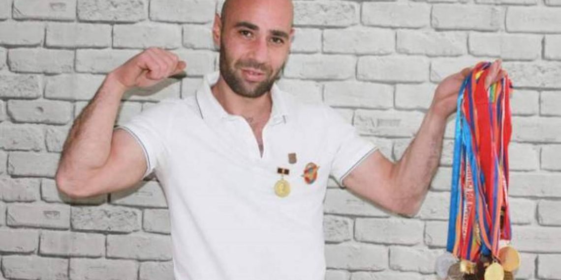 Двукратный чемпион мира по силовому триатлону Вараздат Акопян зарегистрировал в Книге силачей рекорды в баскетболе