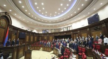 Парламент Армении минутой молчания почтил память жертв нападения Азербайджана