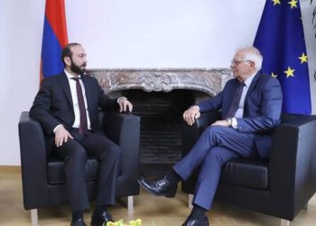 Мирзоян в беседе с Боррелем подчеркнул необходимость адресной реакции международного сообщества на действия Азербайджана