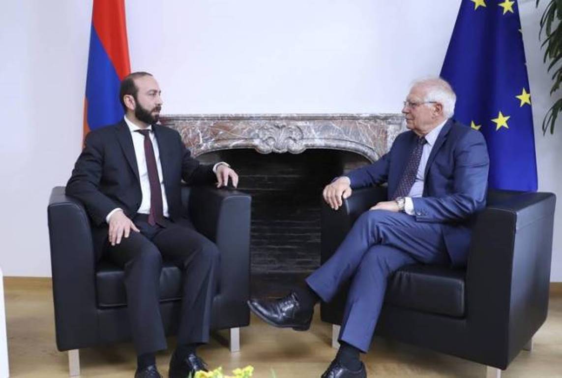 Мирзоян в беседе с Боррелем подчеркнул необходимость адресной реакции международного сообщества на действия Азербайджана