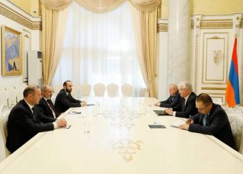 Премьер-министр Пашинян принял российского сопредседателя Минской группы ОБСЕ Игоря Ховаева