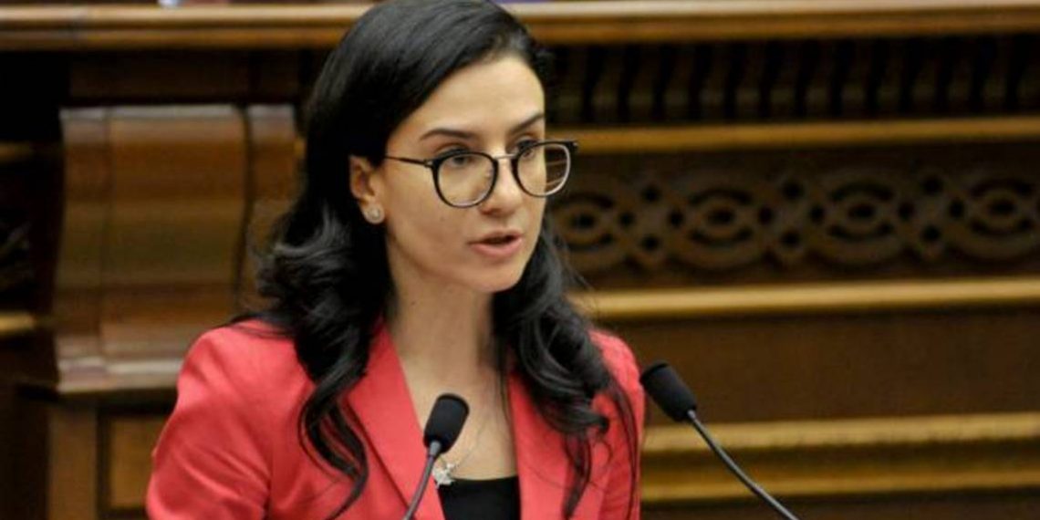 Анна Вардапетян освобождена с должности помощника премьер-министра