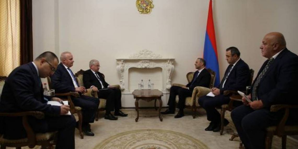 Секретарь Совбеза Армении представил Игорю Ховаеву ситуацию, создавшуюся вследствие агрессии Азербайджана