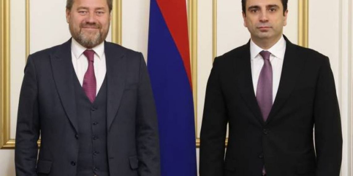 Азербайджан силой пытается достичь своих максималистских целей: спикер Парламента Армении