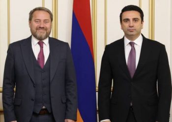 Азербайджан силой пытается достичь своих максималистских целей: спикер Парламента Армении