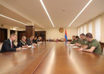 Министр обороны Армении представил Тойво Клаару ситуацию, создавшуюся вследствие агрессии Азербайджана