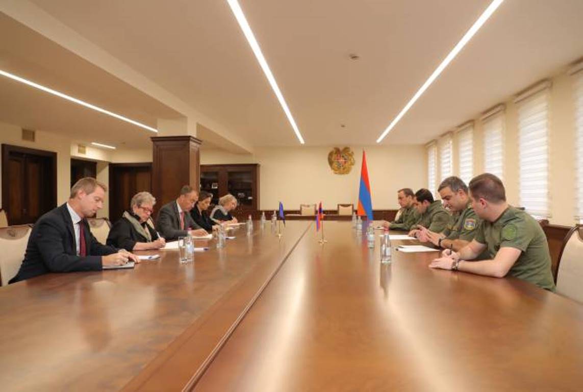 Министр обороны Армении представил Тойво Клаару ситуацию, создавшуюся вследствие агрессии Азербайджана