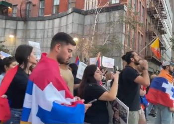 Армяне Америки провели акцию протеста у представительств Азербайджана и Турции в Нью-Йорке
