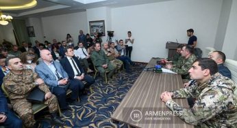 Некоторые азербайджанские группы, проникшие на территорию Армении, находятся в окружении подразделений ВС Армении: начальник ГШ
