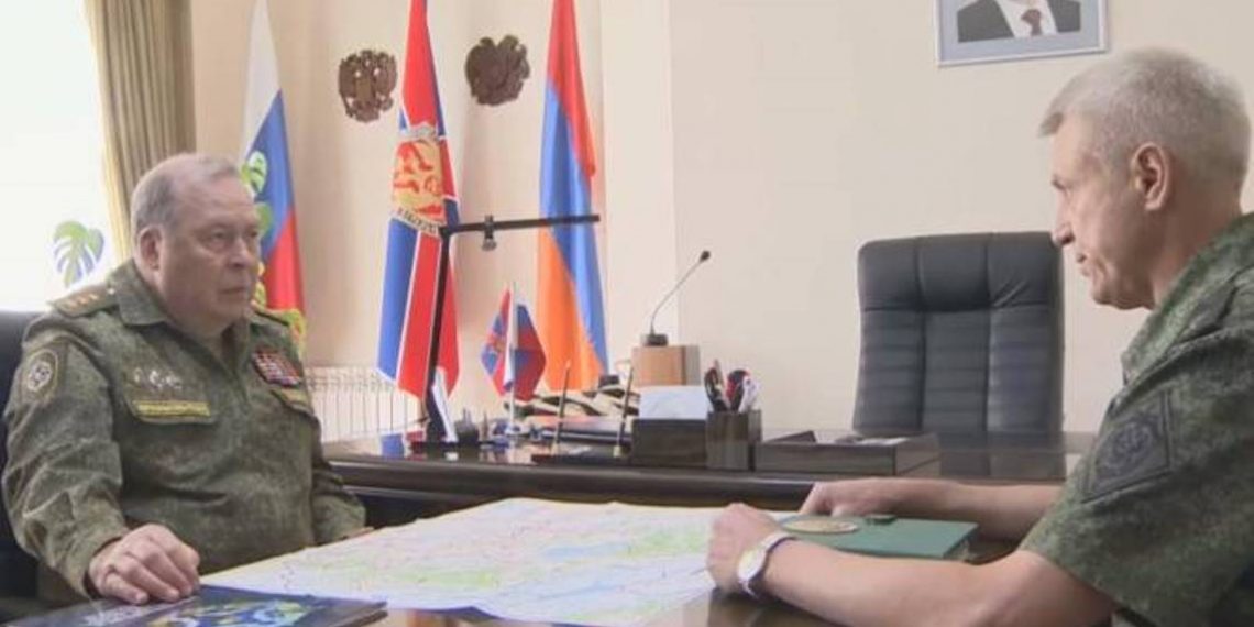 Начальник Погрануправления ФСБ РФ в Армении информировал начальника ОШ ОДКБ о ситуации на армяно-азербайджанской границе