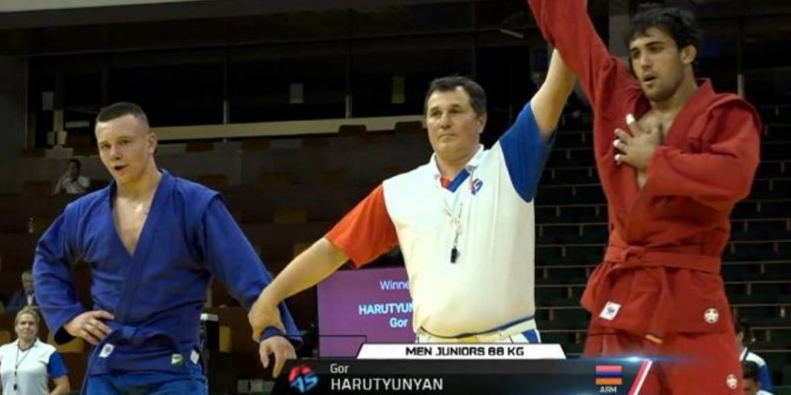 Самбисты завоевали 2 золотые и 4 бронзовые медали на ЧE