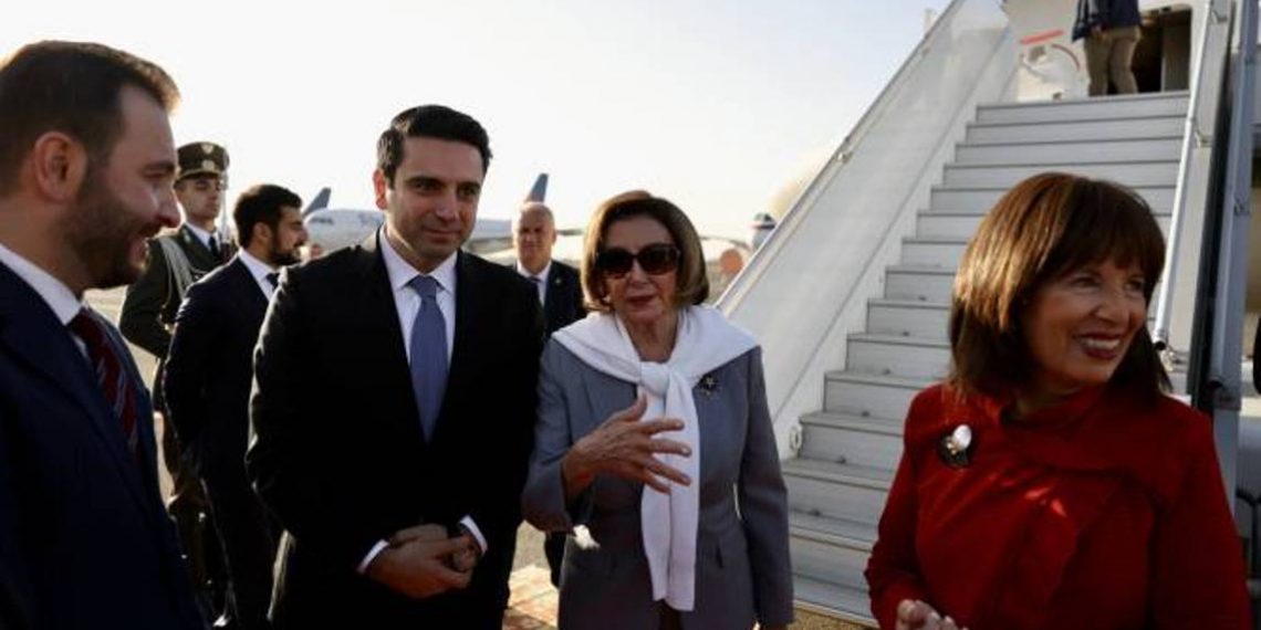 Нэнси Пелоси уехала из Армении