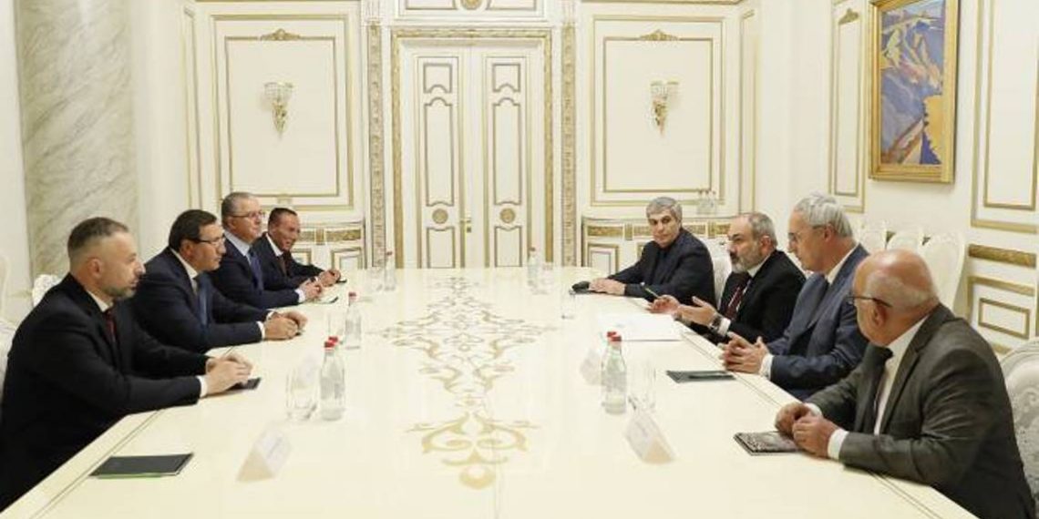 Премьер-министр Армении встретился с руководителями внепарламентских политических сил