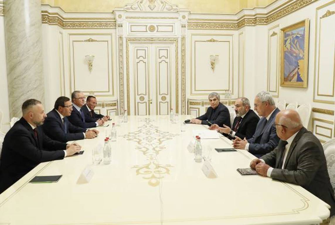 Премьер-министр Армении встретился с руководителями внепарламентских политических сил