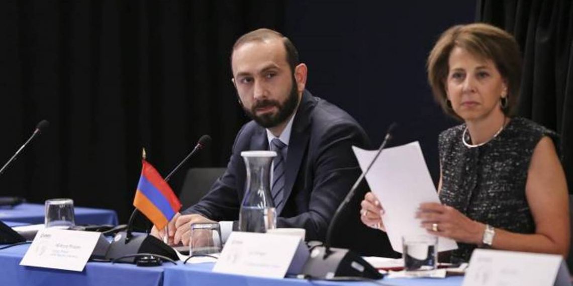 Мирзоян призвал поддержать армянскую демократию, в том числе осуждая и предотвращая агрессию против Армении