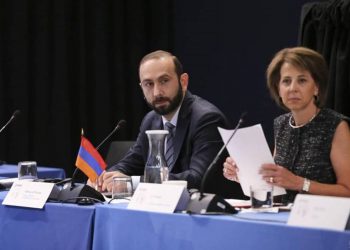 Мирзоян призвал поддержать армянскую демократию, в том числе осуждая и предотвращая агрессию против Армении