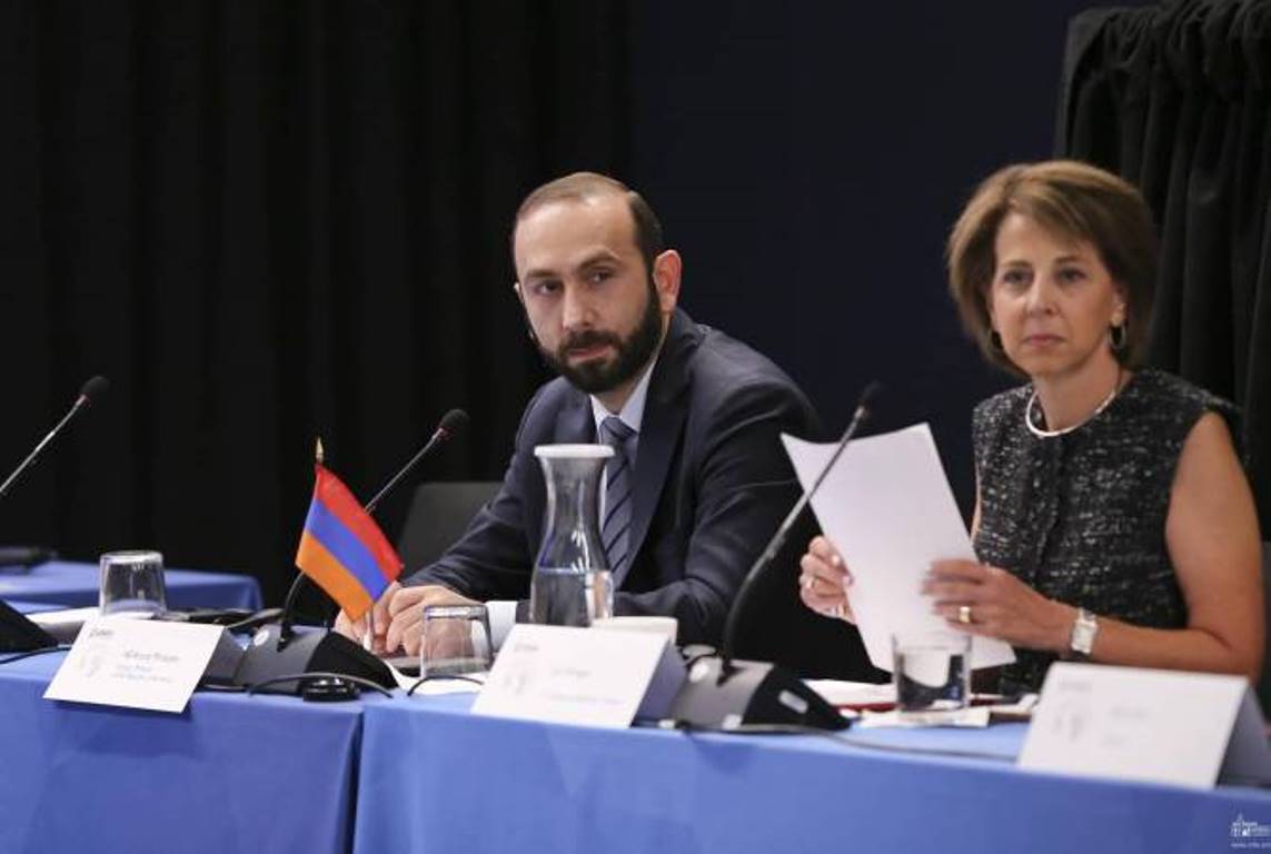 Мирзоян призвал поддержать армянскую демократию, в том числе осуждая и предотвращая агрессию против Армении
