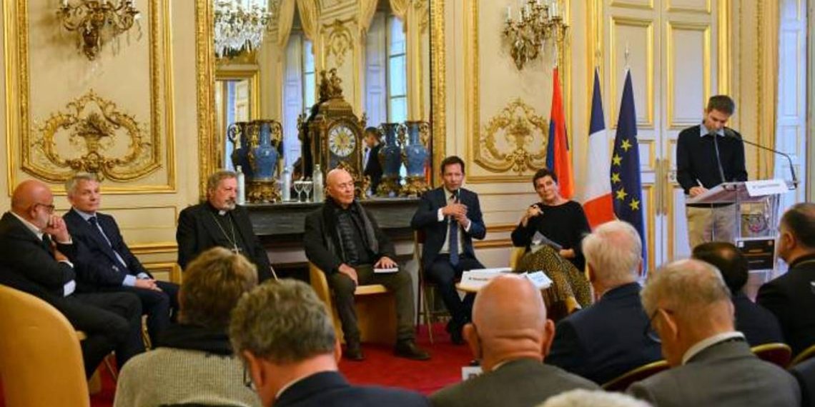 На конференции, в зале президентских приемов Сената Франции, представили труд «Нагорный Карабах. Черная книга»