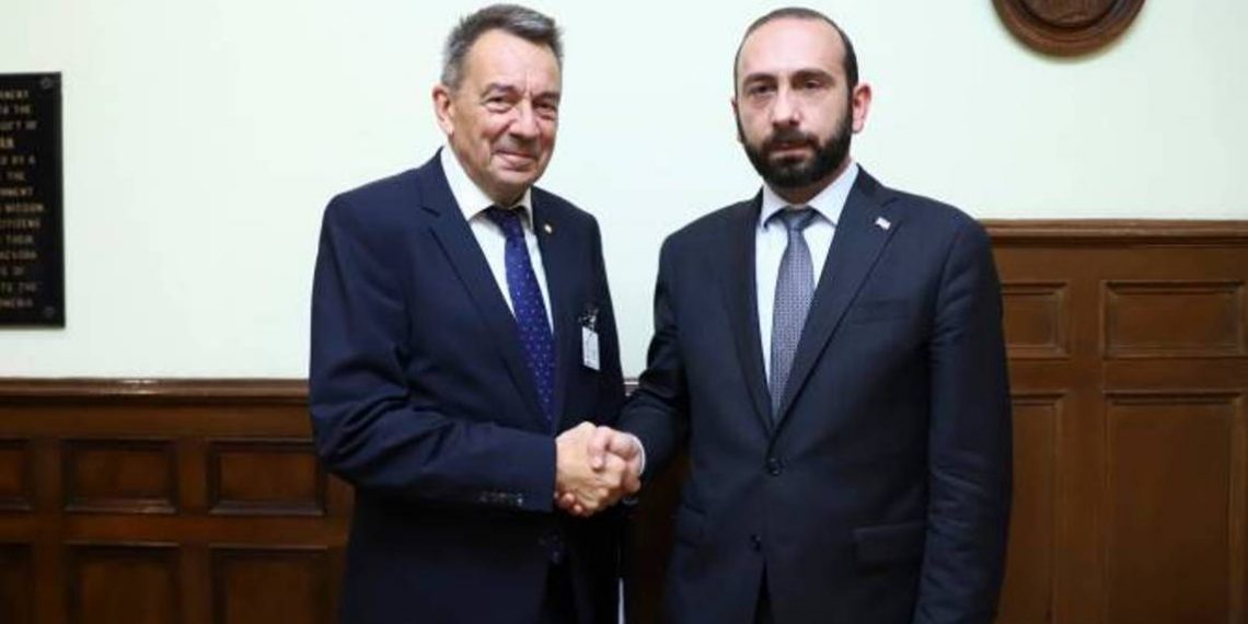 Мирзоян на встрече с председателем МККК подчеркнул необходимость строжайшего осуждения военных преступлений Азербайджана