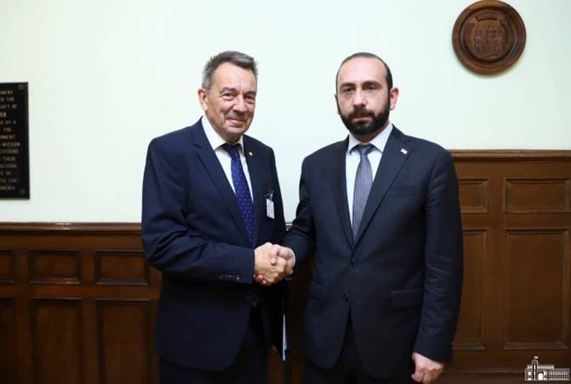 Мирзоян на встрече с председателем МККК подчеркнул необходимость строжайшего осуждения военных преступлений Азербайджана