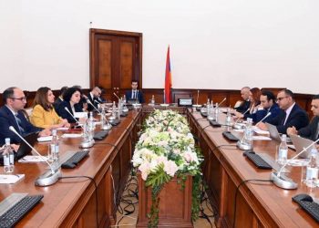 Министр финансов Армении с армянской миссией Международного валютного фонда обсудил вопросы, представляющие взаимный интерес