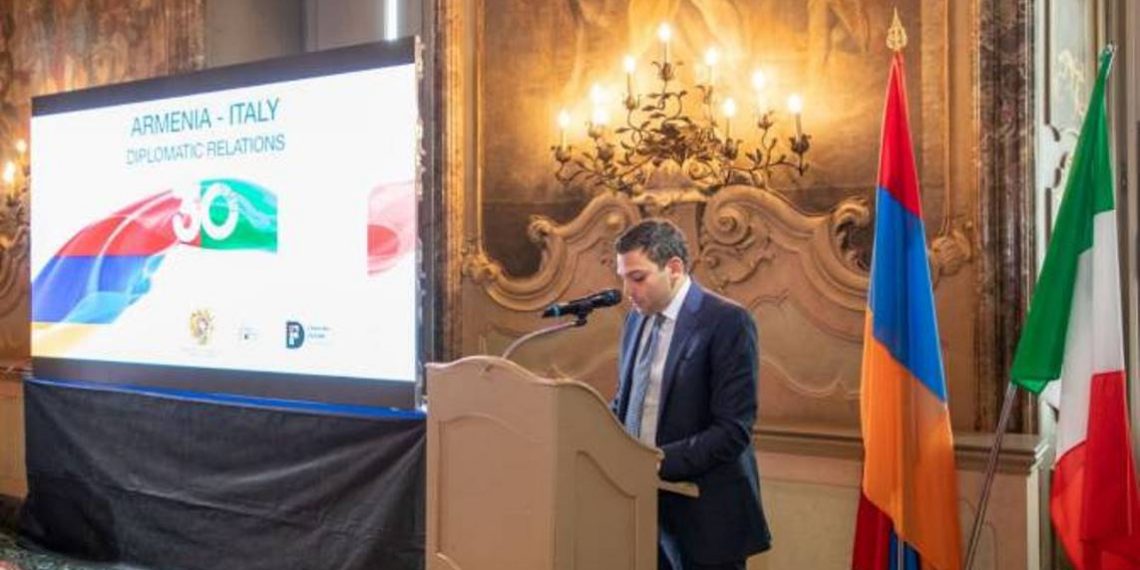 Показ мод армянских дизайнеров в Милане получил широкий резонанс в местной и международной прессе