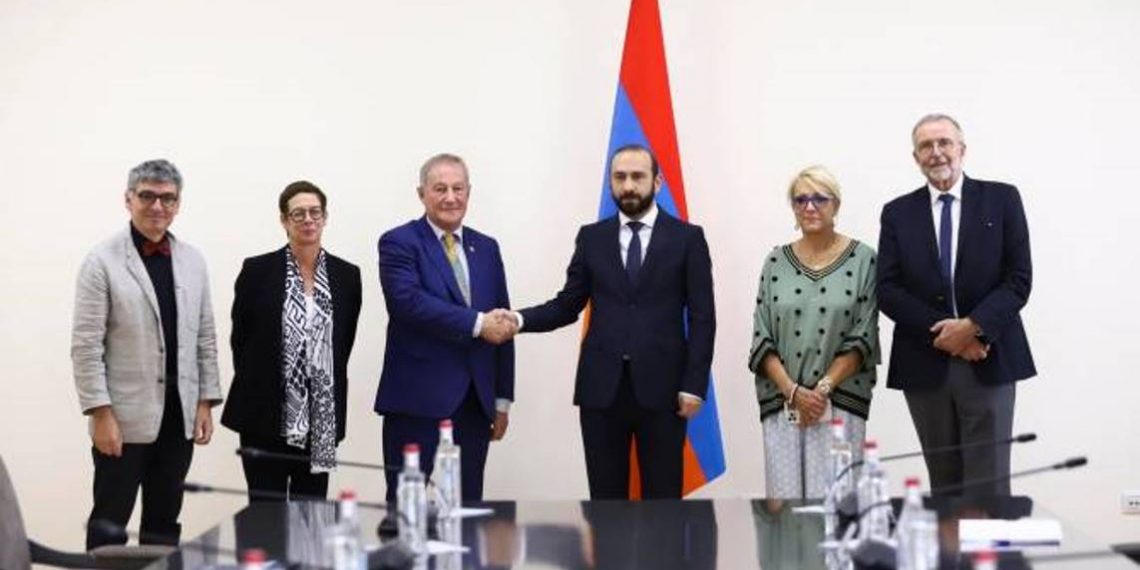 Министр ИД Армении представил сенаторам Франции последствия агрессии Азербайджана