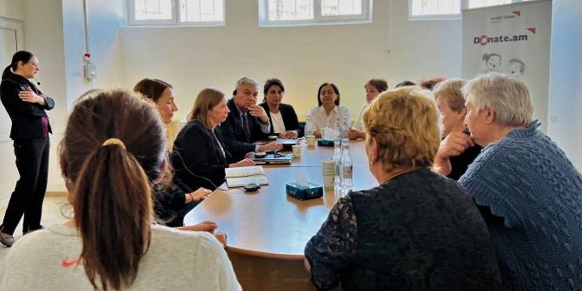 Посол США в Сюнике встретилась с жителями, пострадавшими при агрессии Азербайджана