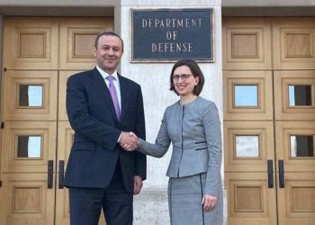 Секретарь Совбеза Армении и заместитель секретаря обороны США обсудили перспективы развития двусторонних отношений