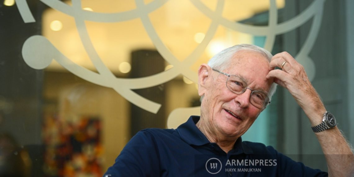 Марс — наш самый близкий шанс иметь другую планету: эксклюзивное интервью с астронавтом Чарли Дьюком